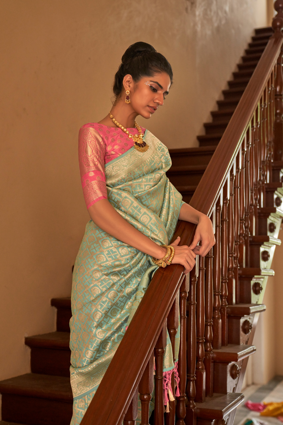 Nylon Crepe Saree with Zari Weaving for Festive Occasions