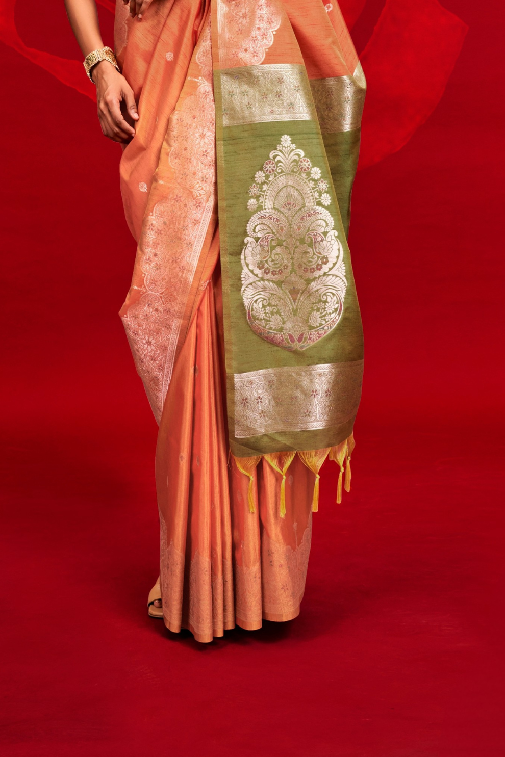 Tussar Silk Handloom Saree with Contrast Ikkat Pallu & Blouse