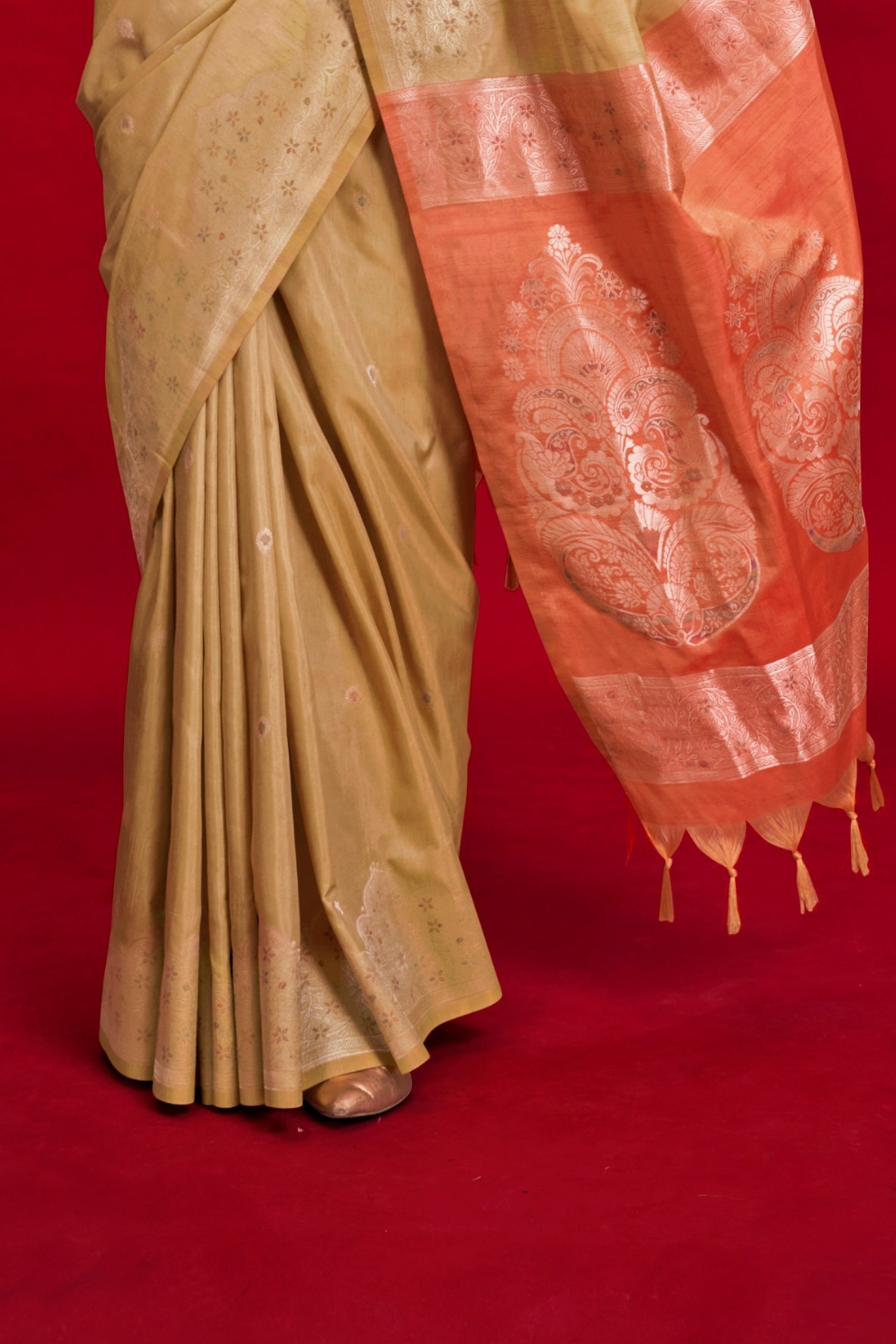 Tussar Silk Handloom Saree with Contrast Ikkat Pallu & Blouse
