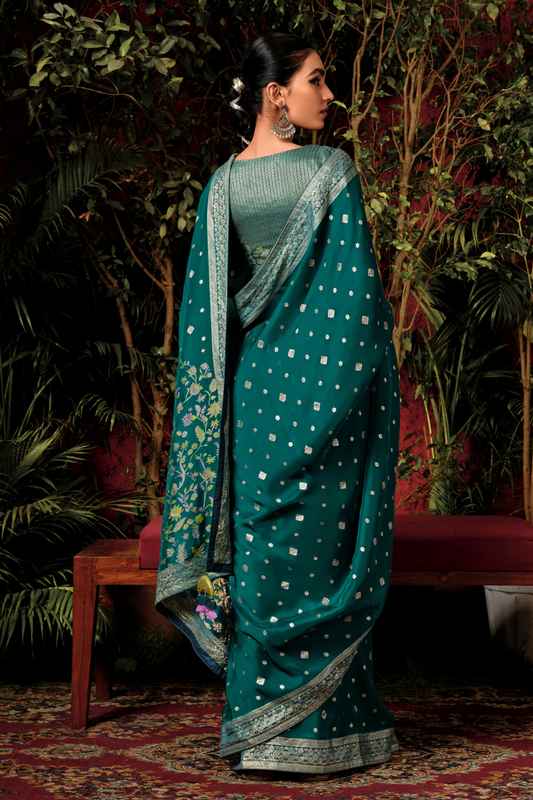 Graceful Dola Silk Saree with Intricate Zari Weaving Design