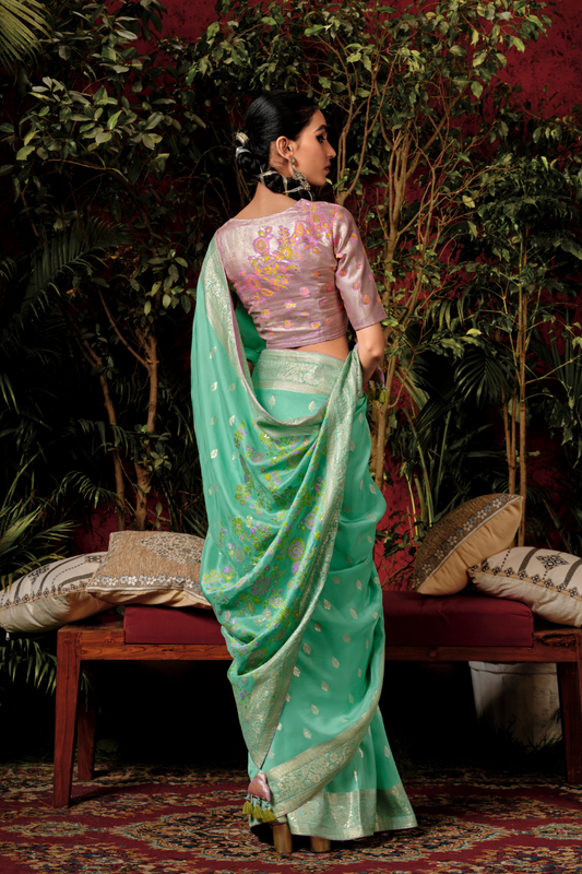 Graceful Dola Silk Saree with Intricate Zari Weaving Design