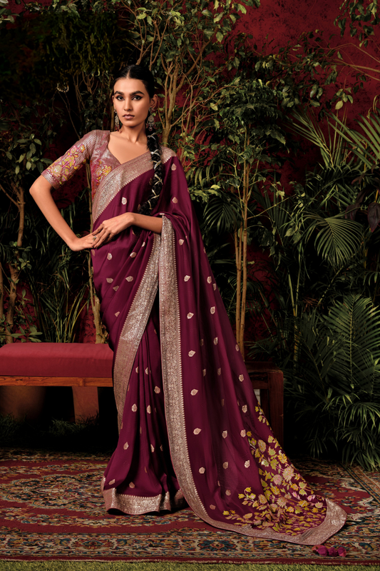 Graceful Dola Silk Saree with Intricate Zari Weaving Design