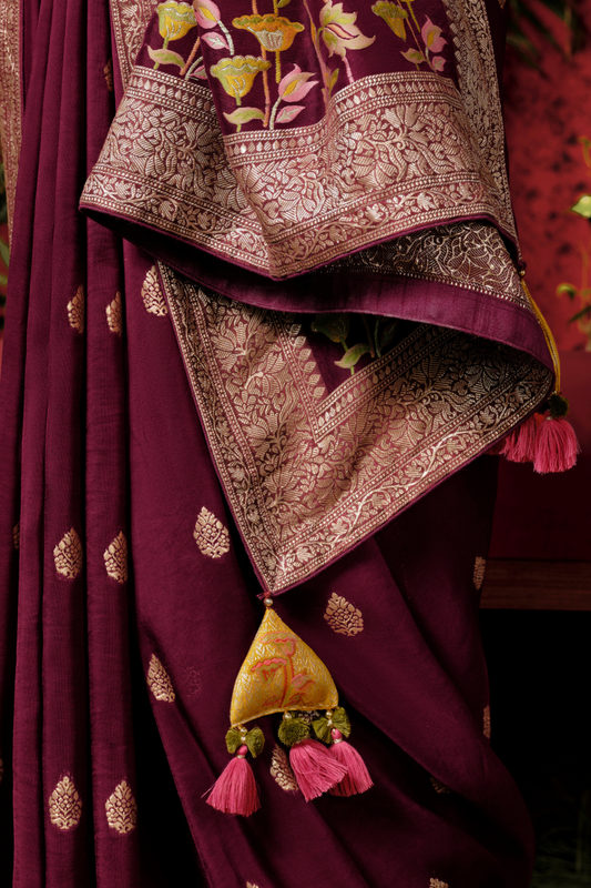 Graceful Dola Silk Saree with Intricate Zari Weaving Design